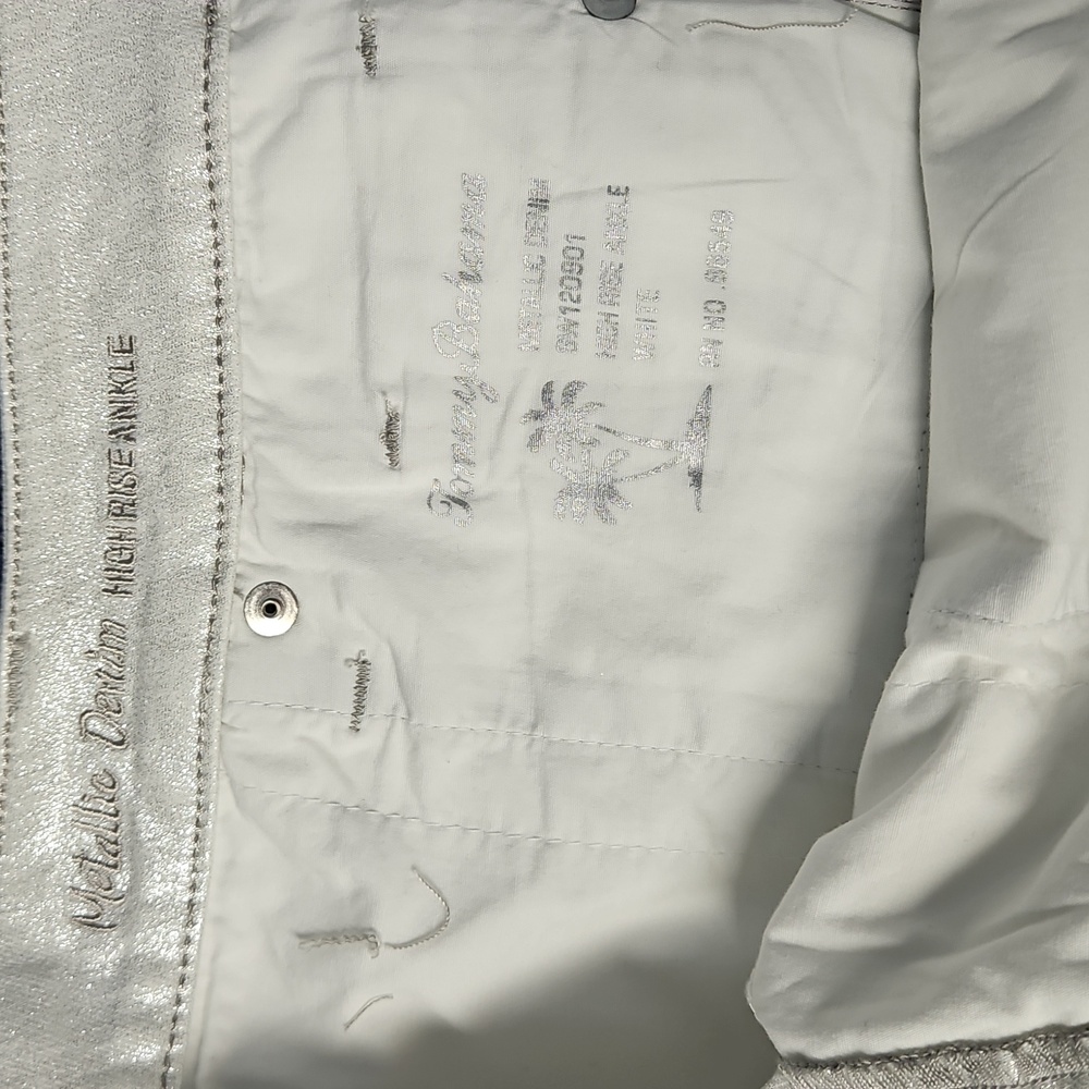 Tommy Bahama Metallic High Rise Ankle Denim: Metallic White/Silver: Size- 14 - Picture 6 of 15
